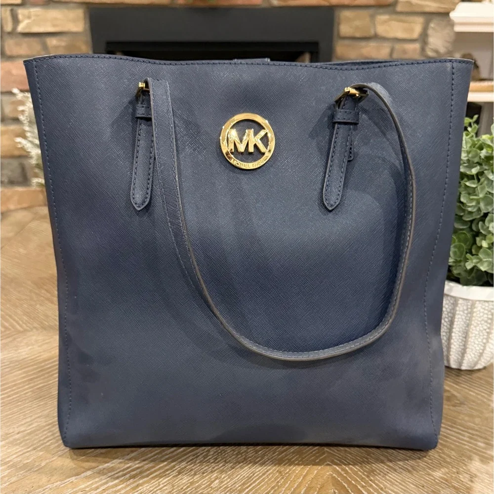 Michael Kors Jet Set Navy Saffiano Leather Tote‎ Bag Gold Logo